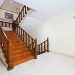 Reddoorz Near Ciputra World Kuningan